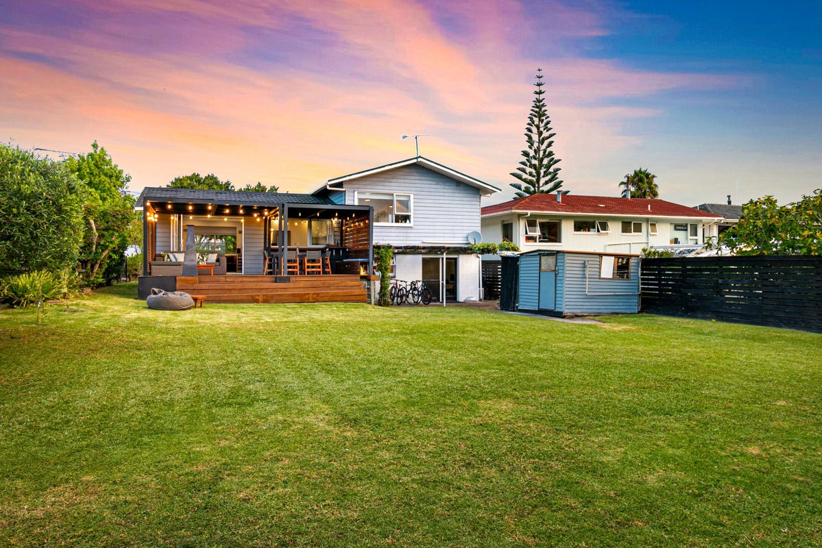53 Gordon Avenue, Forrest Hill, Auckland - Carousel 1
