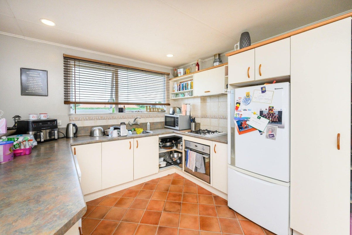 17 Egmont Place, Westbrook, Palmerston North - Carousel 2