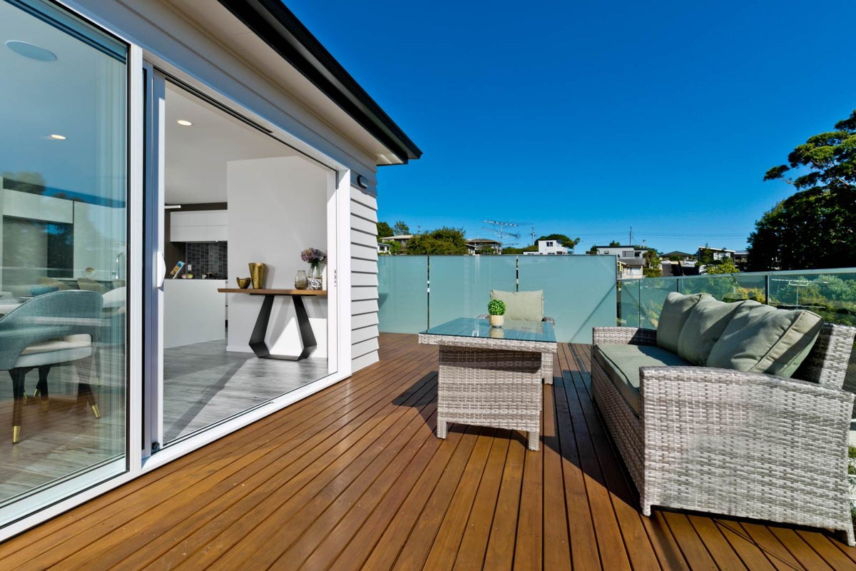 15A Mizpah Road, Waiake, Auckland - Carousel 1