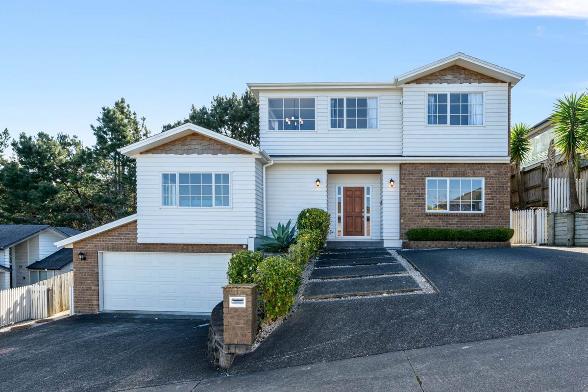 13 Namsan Close, Fairview Heights, Auckland - Carousel 1
