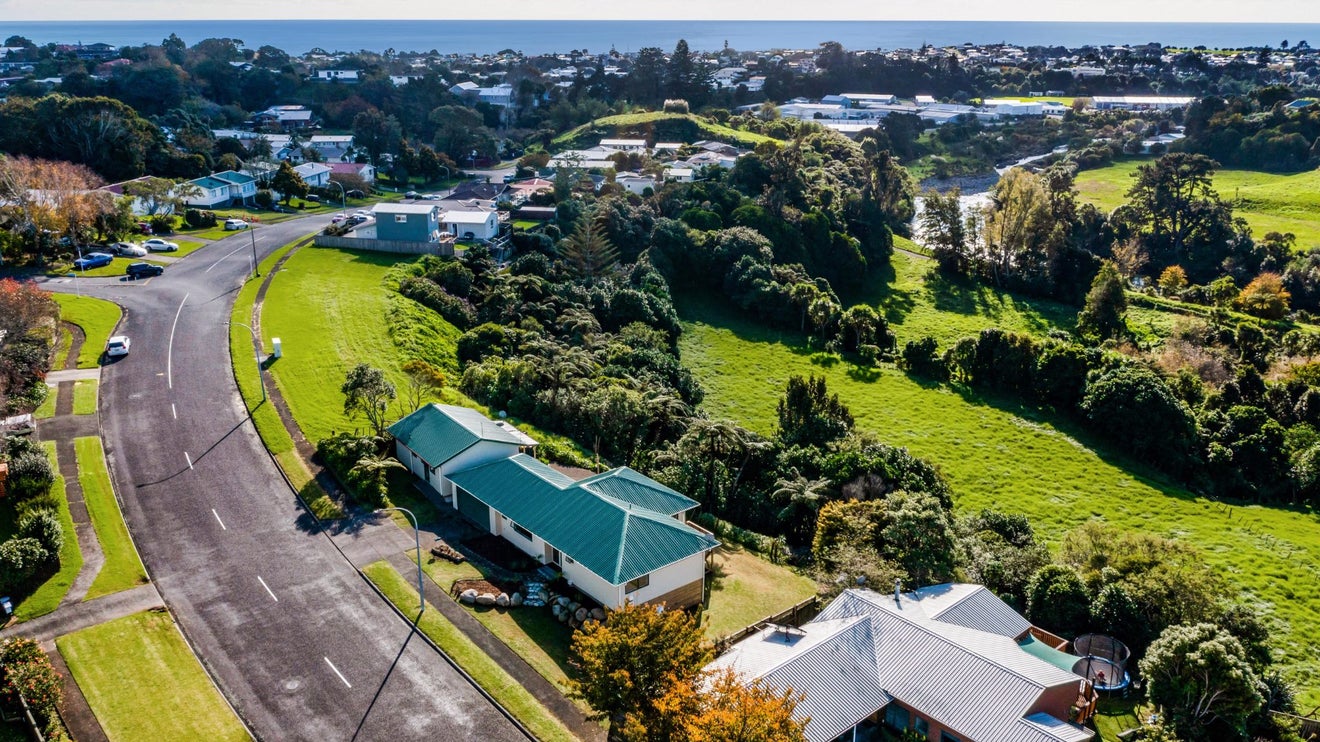 94 Riversdale Drive, Merrilands, New Plymouth - Carousel 36