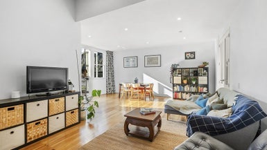 17/3 Severn Street, Island Bay, Wellington - Carousel 1