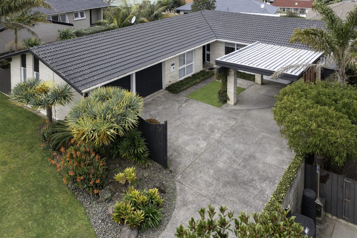 29 Culver Terrace, Howick, Auckland - Carousel 1