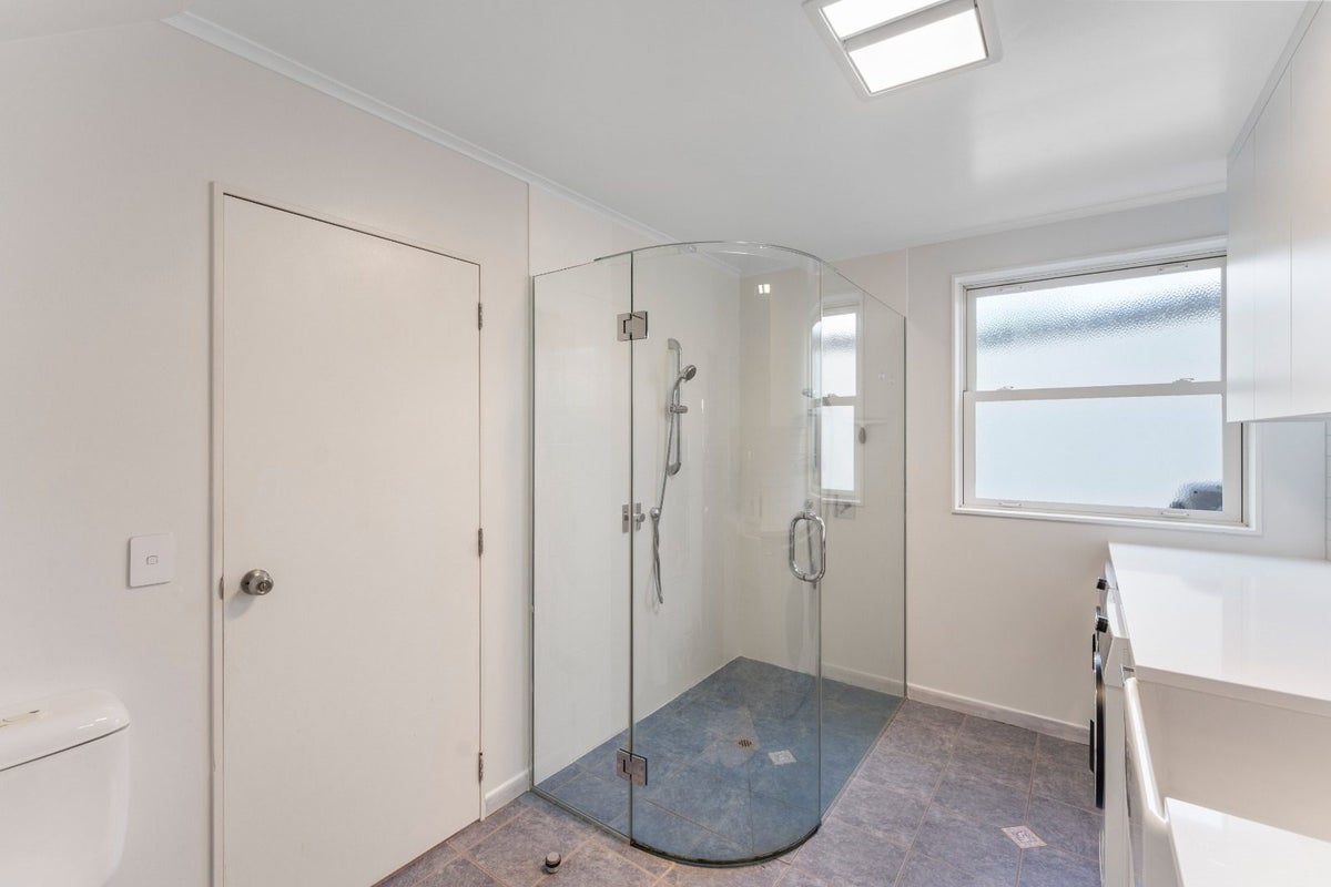 1 Frances Street, Waikanae Beach, Waikanae - Carousel 23