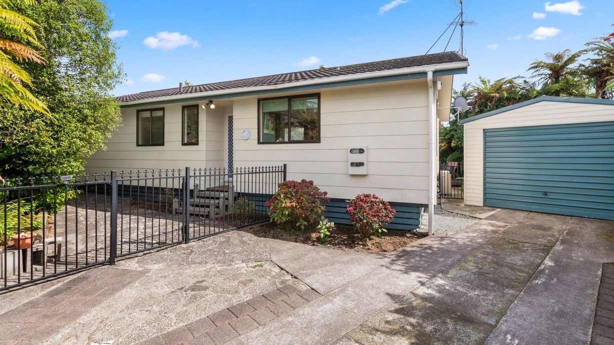 2B Wyndham Road, Hannahs Bay, Rotorua - Carousel 1