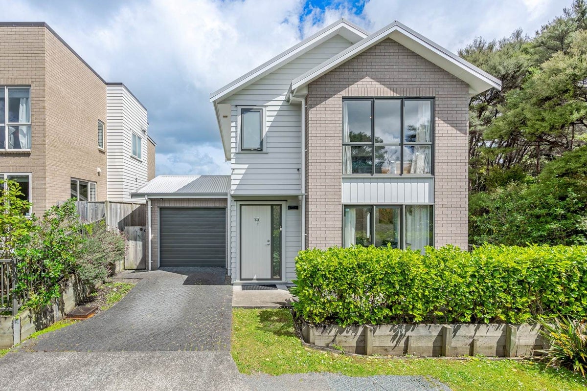 13 Mahinga Lane, Massey, Auckland - Carousel 1