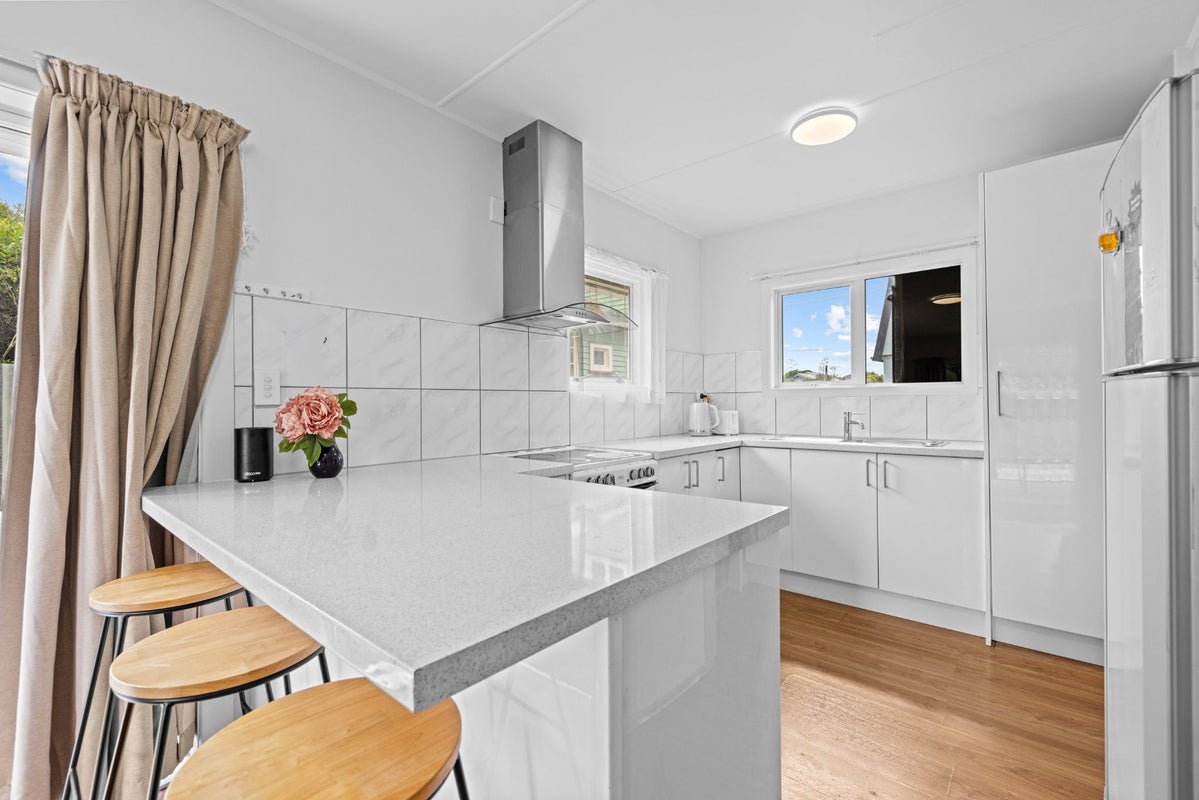 2/114 Oram Avenue, New Brighton, Christchurch - Carousel 2