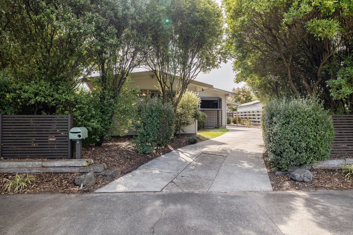 8 Saturn Crescent, Milson, Palmerston North - Carousel 1