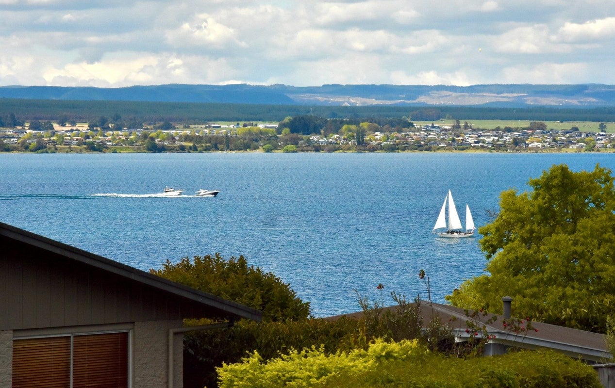 12 Isobel Street, Acacia Bay, Taupo - Carousel 2