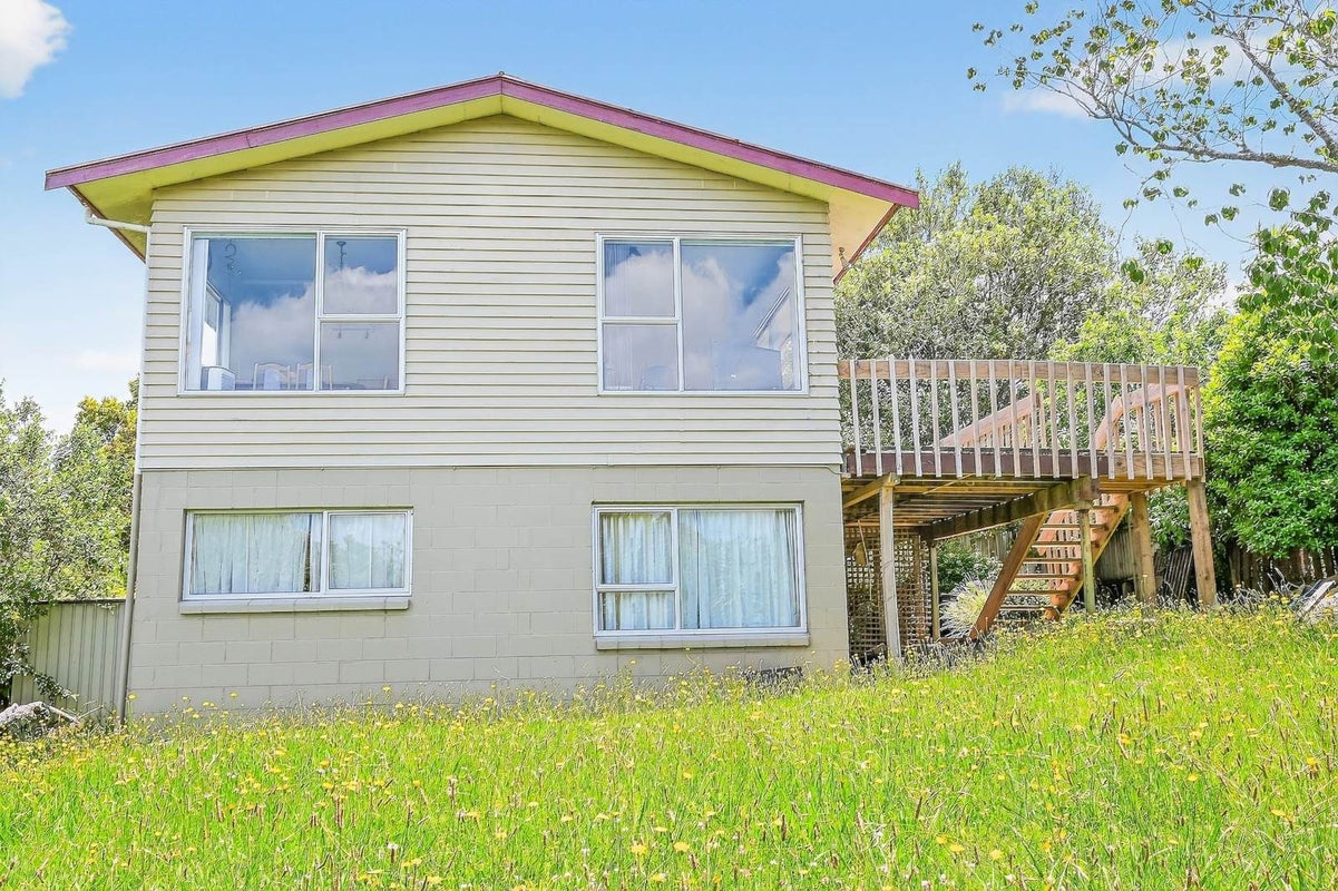 220 Glamorgan Drive, Northcross, Auckland - Carousel 2