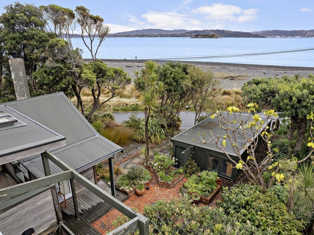 157 Marine Parade, Eastbourne, Lower Hutt - Carousel 19
