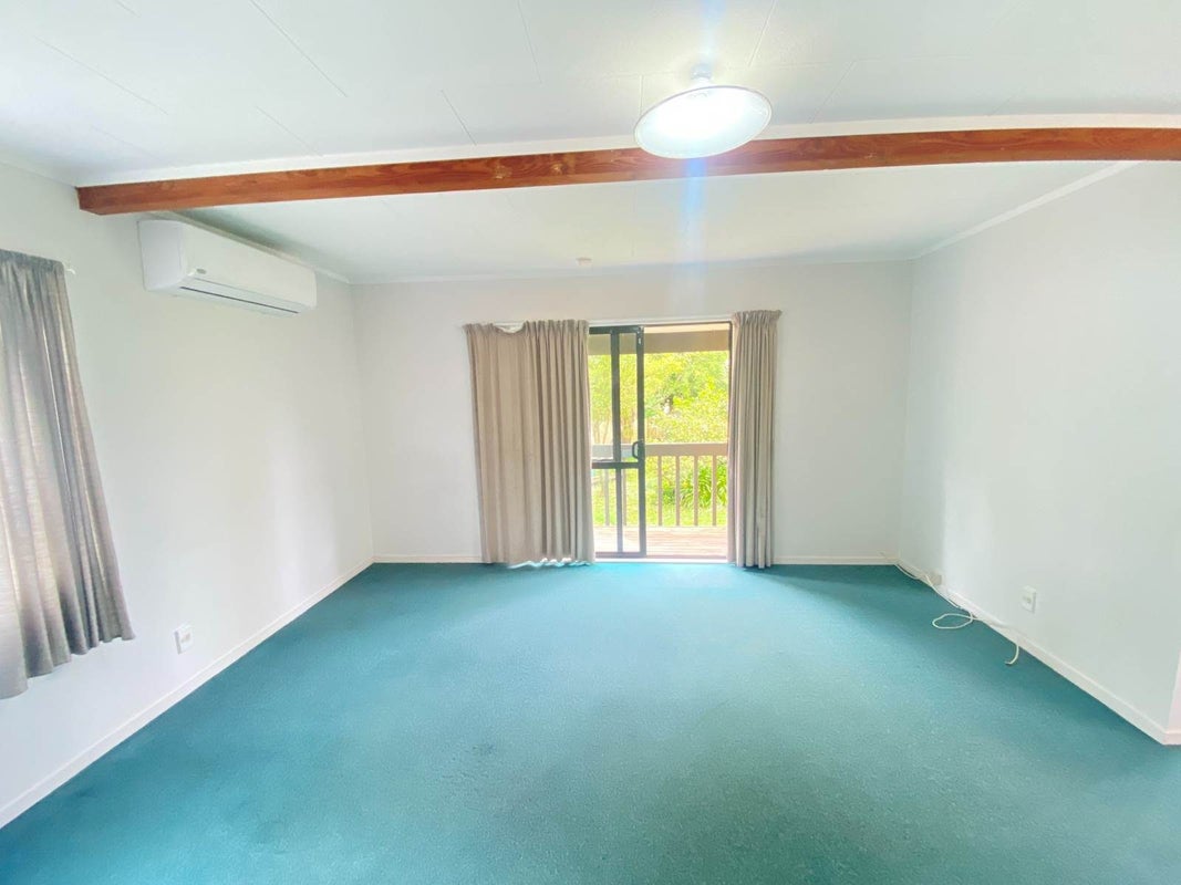 2/24 Castleford Street, Green Bay, Auckland - Carousel 2