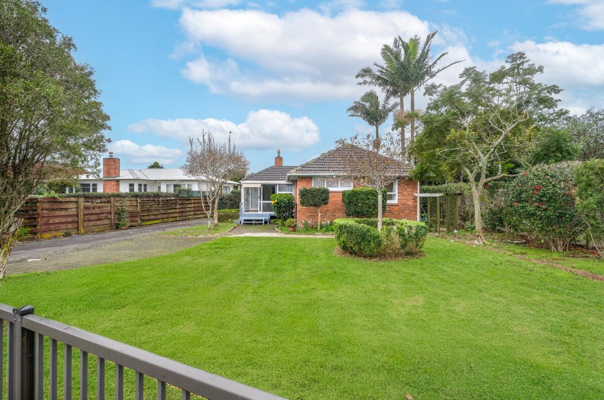 56 Botany Road, Botany Downs, Auckland - Carousel 1