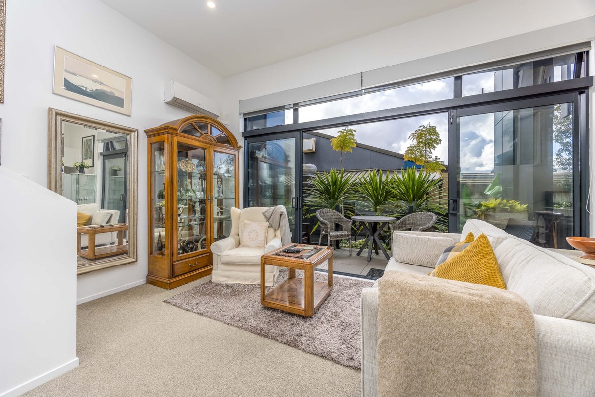 2/8 Thompson Park Road, Mount Wellington, Auckland - Carousel 2