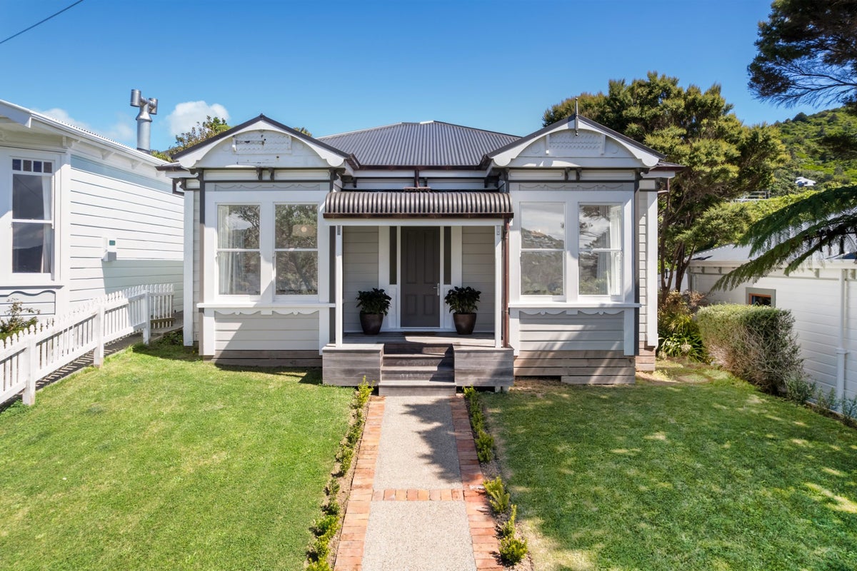 71 Nottingham Street, Karori, Wellington - Carousel 1