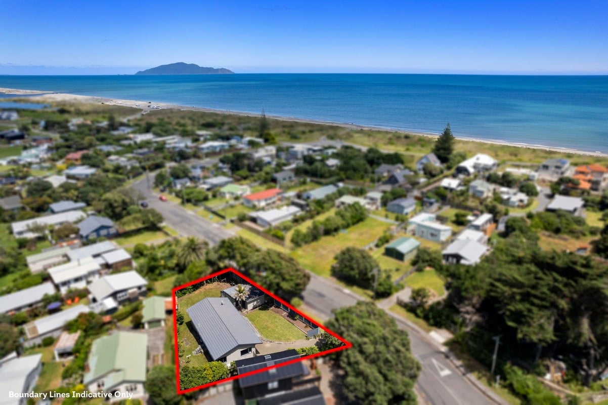 4 The Avenue, Otaki Beach, Otaki - Carousel 2