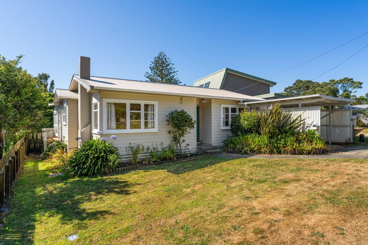 75 Rawhiti Road, Pukerua Bay, Porirua - Carousel 1