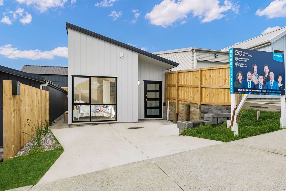 17 Morus Road, Massey, Auckland - Carousel 1