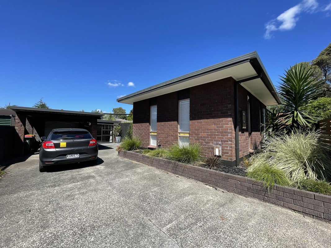 10 Corolu Place, Conifer Grove, Takanini - Carousel 1