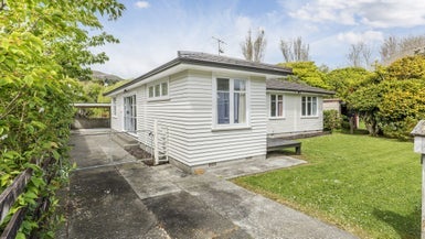 10 Findlay Street, Tawa, Wellington - Carousel 1