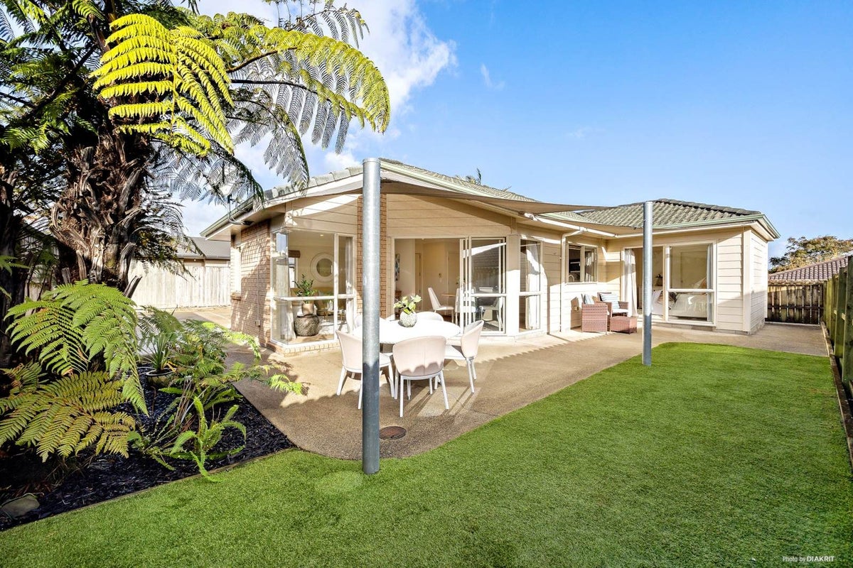 48B Rodney Street, Howick, Auckland - Carousel 2