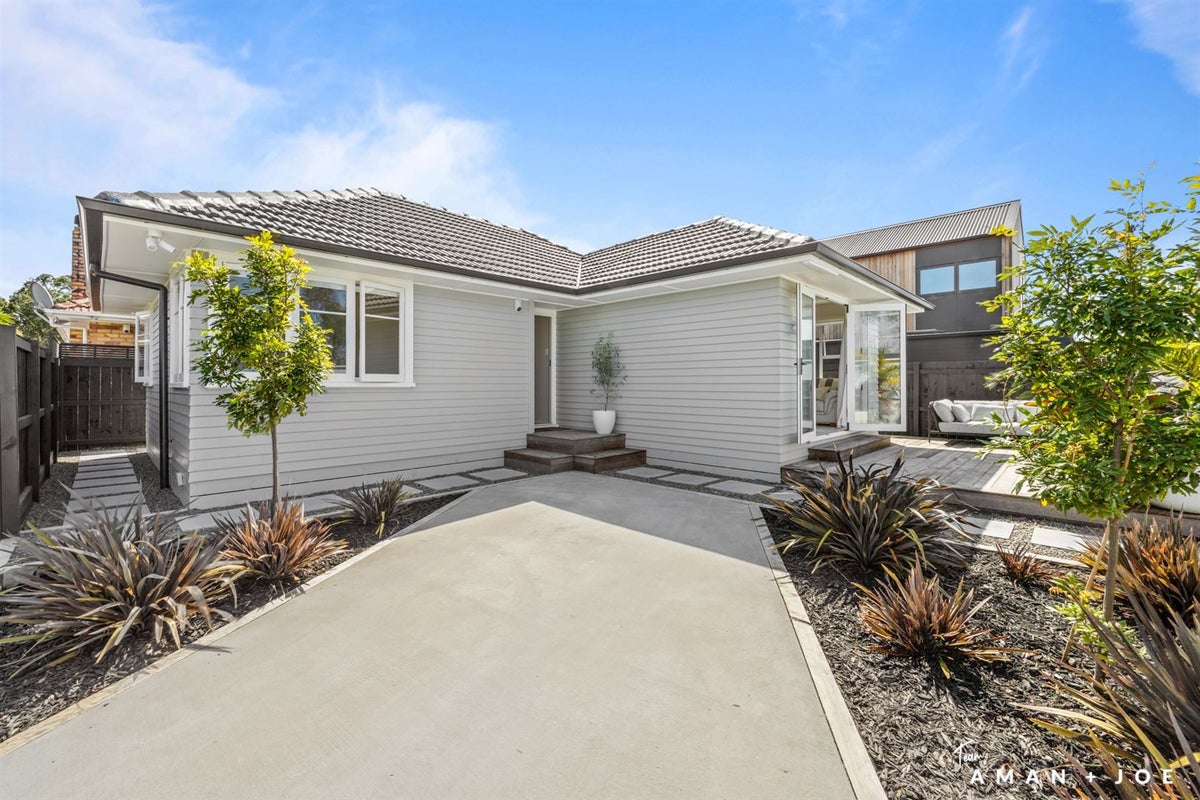 65B Neil Avenue, Te Atatu Peninsula, Auckland - Carousel 1