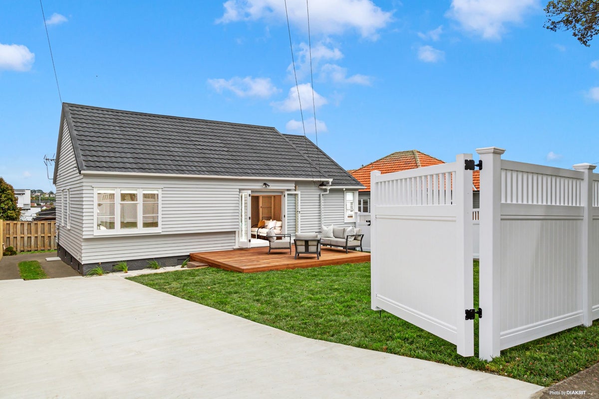 31 Tyburnia Avenue, Mount Albert, Auckland - Carousel 1