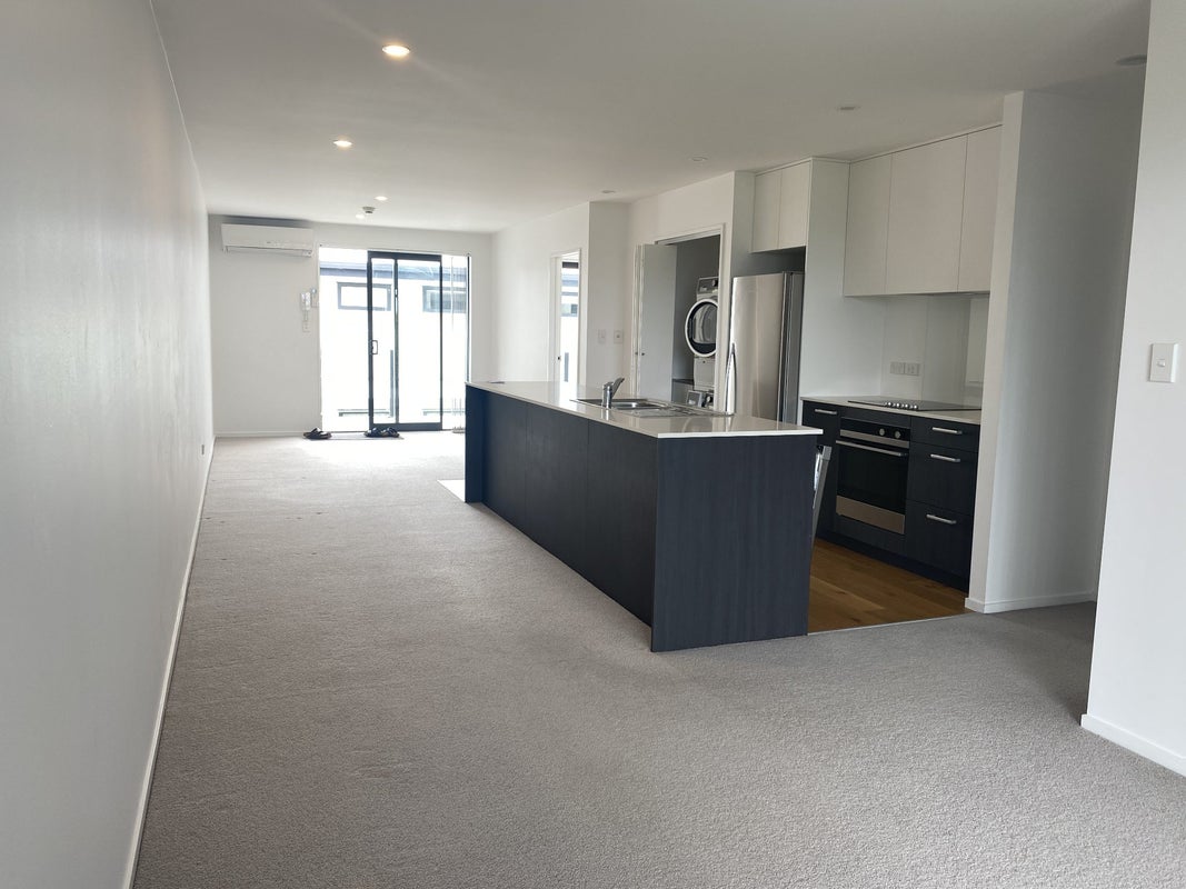 8 Thompson Park Road, Mount Wellington, Auckland - Carousel 1
