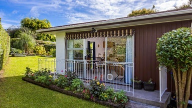 1/15 Trojan Crescent, New Lynn, Auckland - Carousel 1