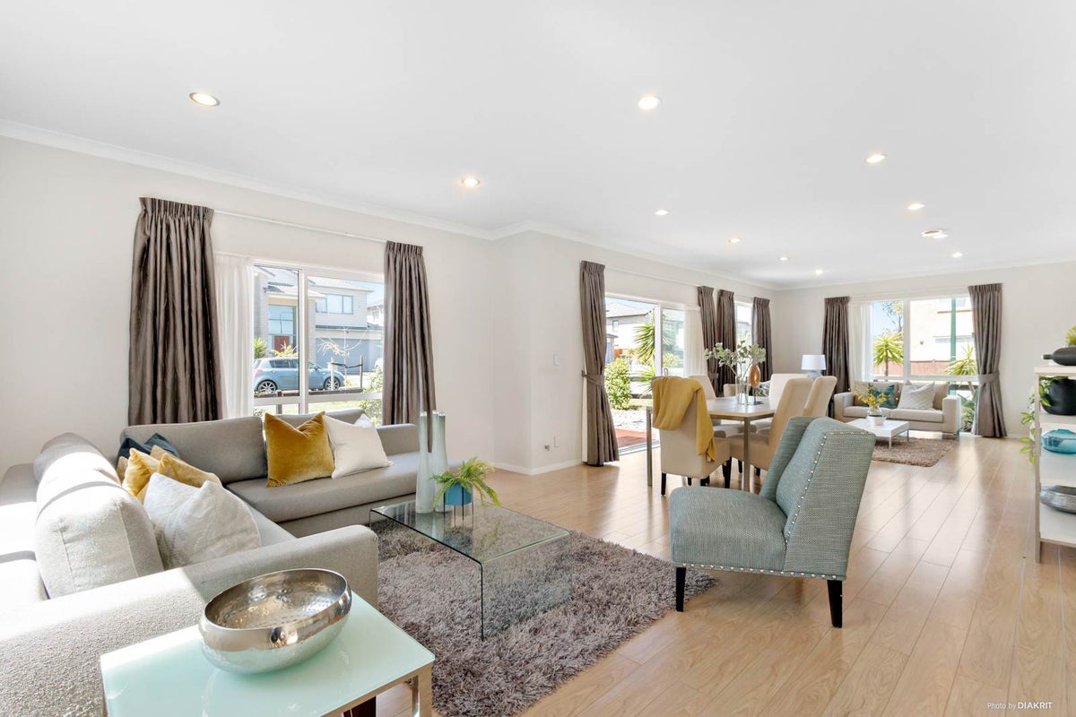 12 Shandon Street, Flat Bush, Auckland - Carousel 1