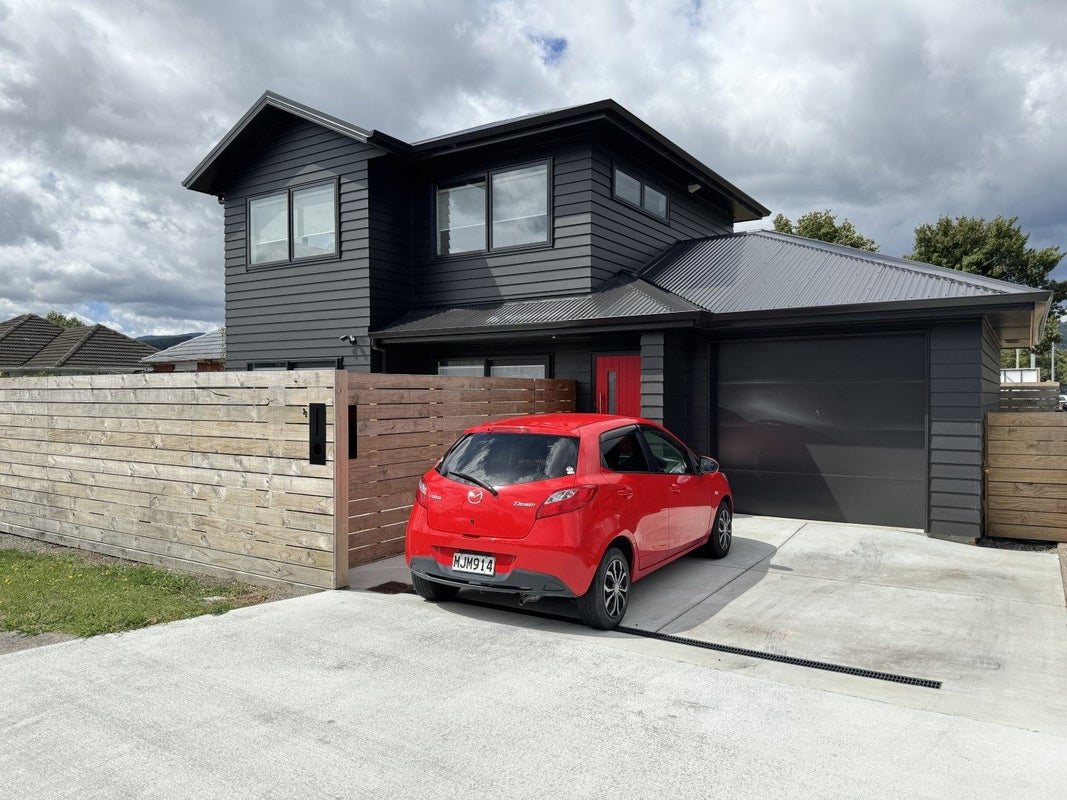 22 Palmer Crescent, Silverstream, Upper Hutt - Carousel 1