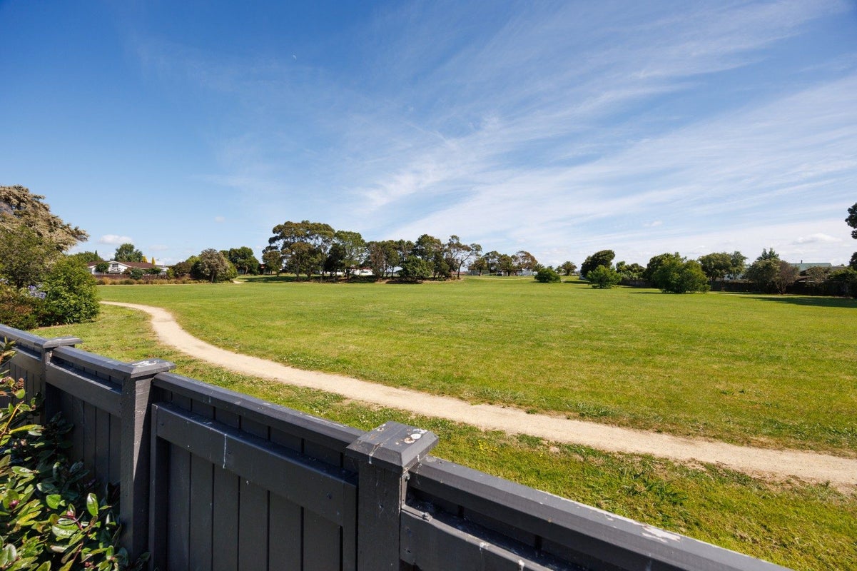 20 Cargill Grove, Kelvin Grove, Palmerston North - Carousel 16