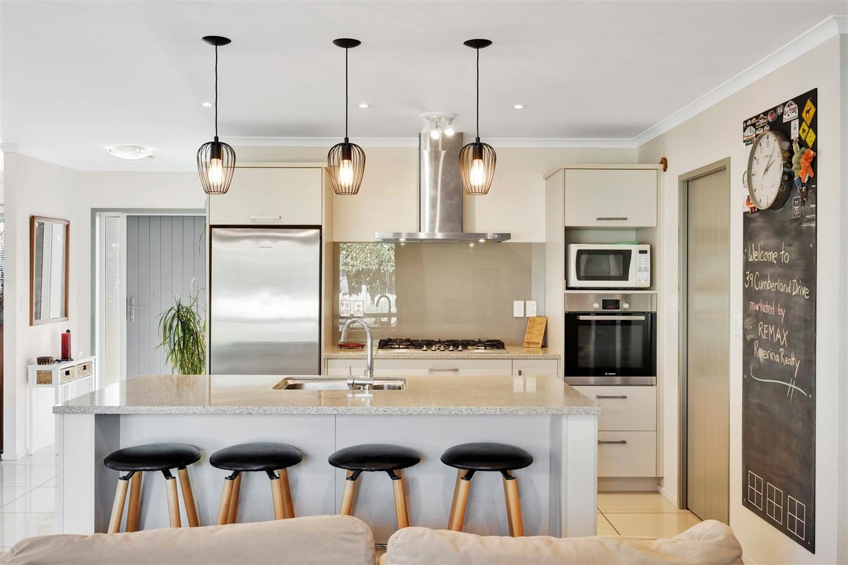39 Cumberland Drive, Flagstaff, Hamilton - Carousel 2