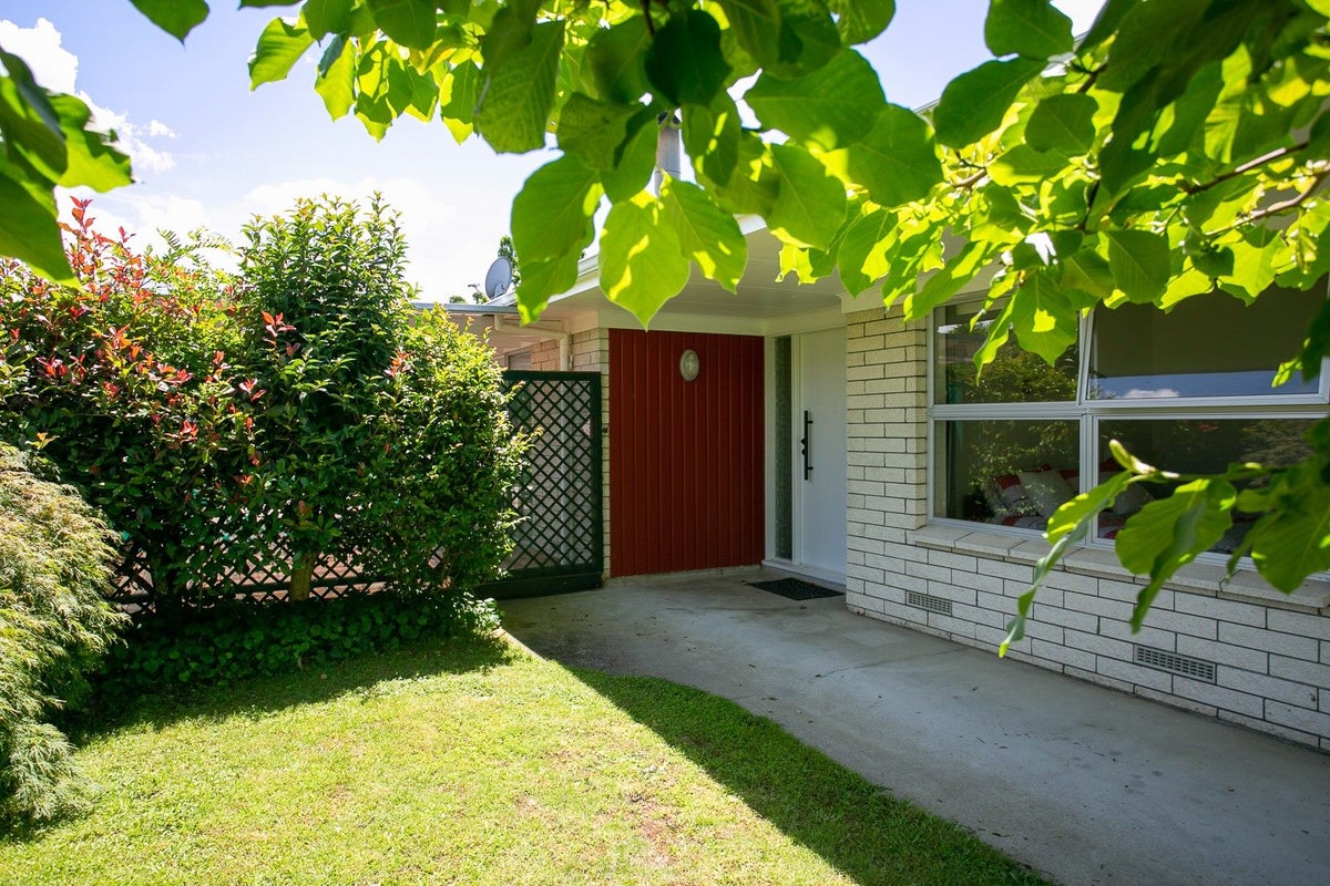 5 Woodstock Crescent, Leamington, Cambridge - Carousel 2