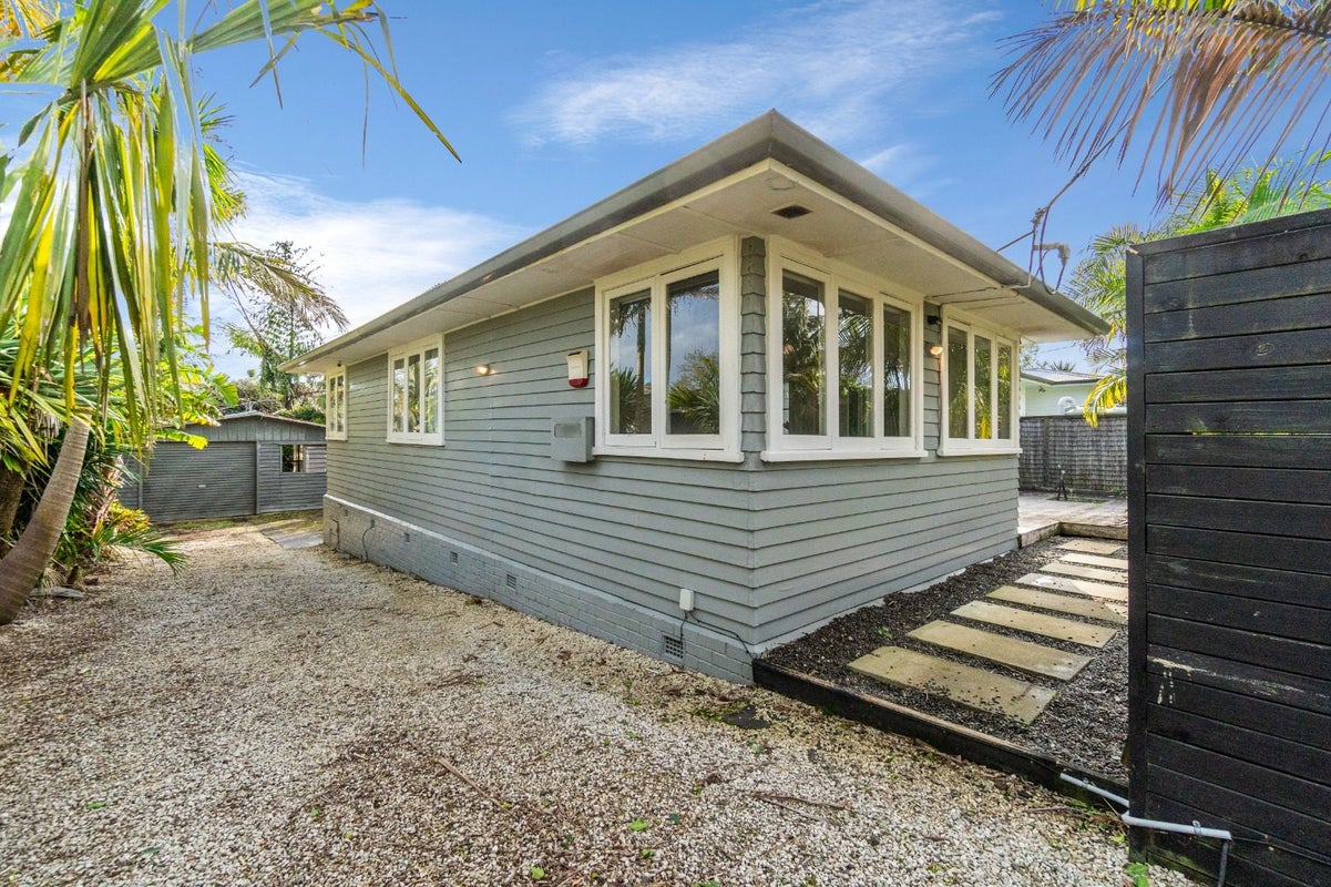 13 Amberley Avenue, Te Atatu South, Auckland - Carousel 20
