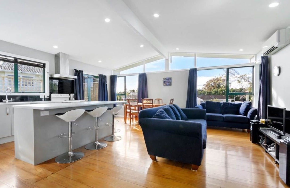 36 Thornlow Street, Glendene, Auckland - Carousel 2