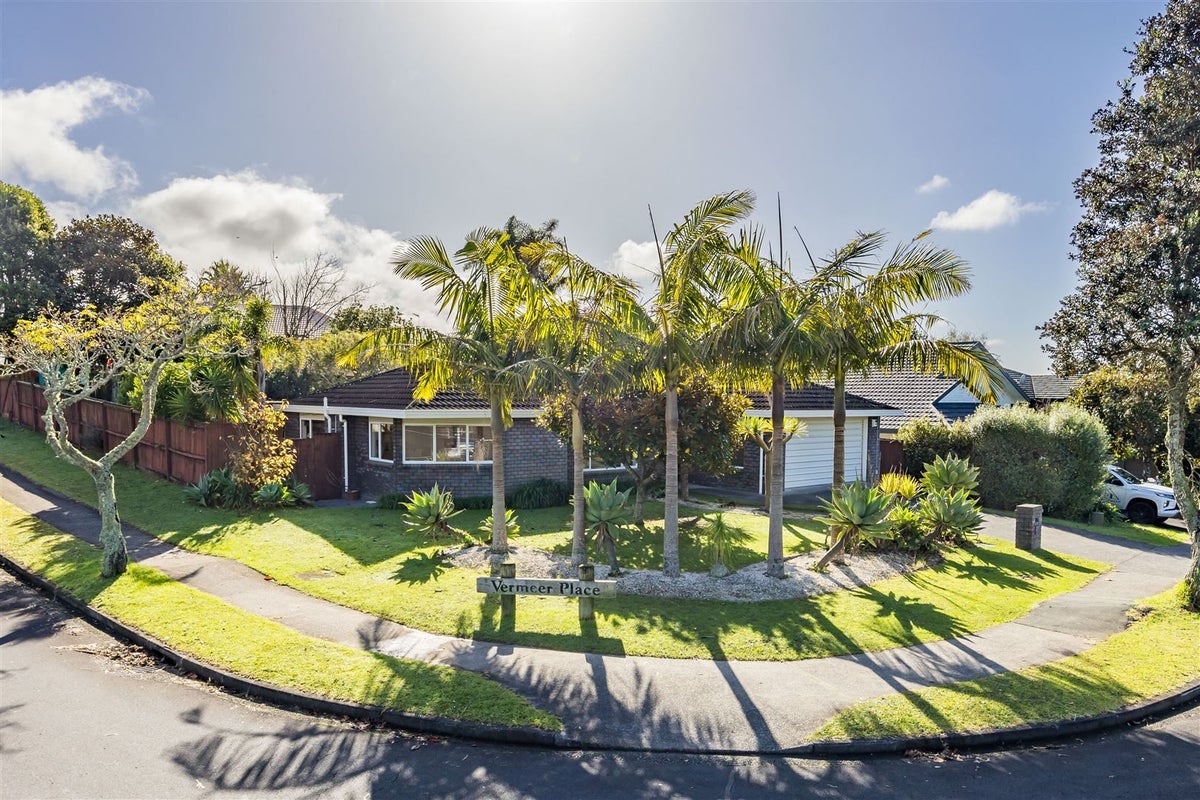 11 Picasso Drive, West Harbour, Auckland - Carousel 1