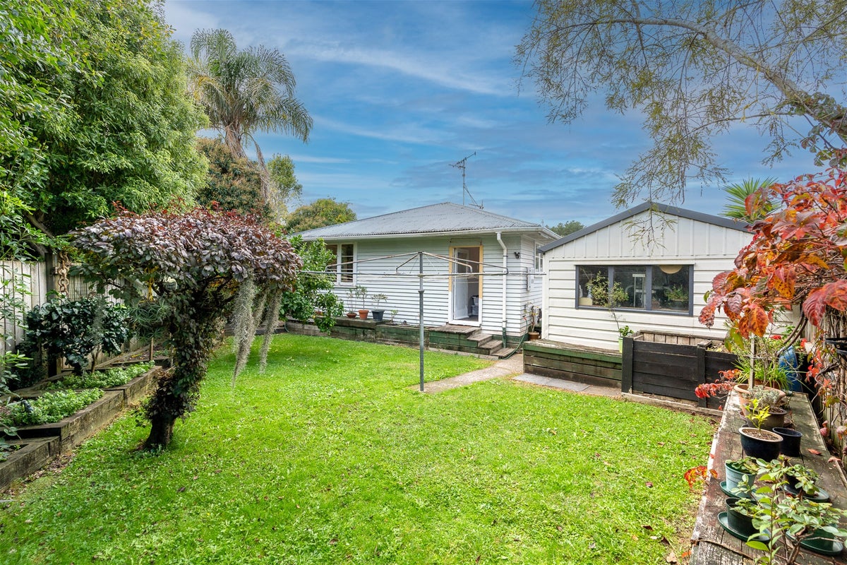 6 Pine Avenue, Bader, Hamilton - Carousel 14