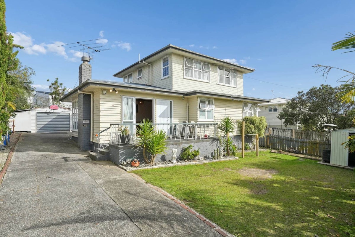4 Kaweka Street, New Lynn, Waitakere City, Auckland - Carousel 2