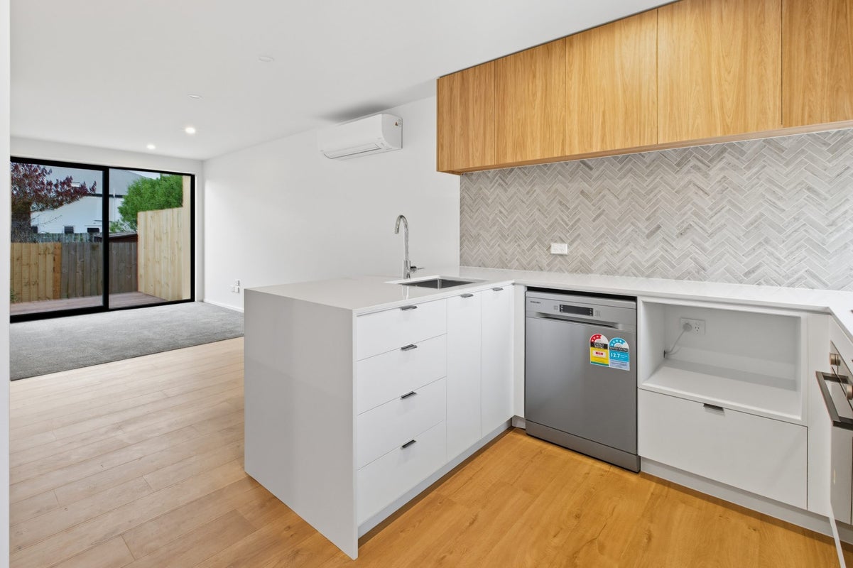 3/51 Edward Avenue, Edgeware, Christchurch - Carousel 1