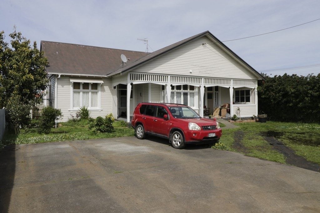 9 Bignell Street, Gonville, Whanganui - Carousel 1