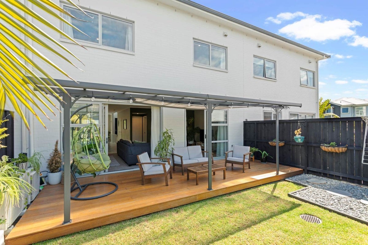 46 William Wallbank Crescent, Swanson, Auckland - Carousel 1