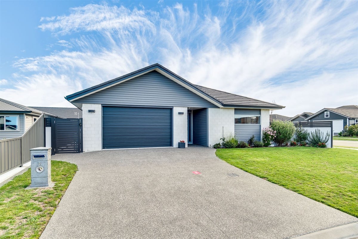 2 Benmore Place, Poraiti, Napier - Carousel 1