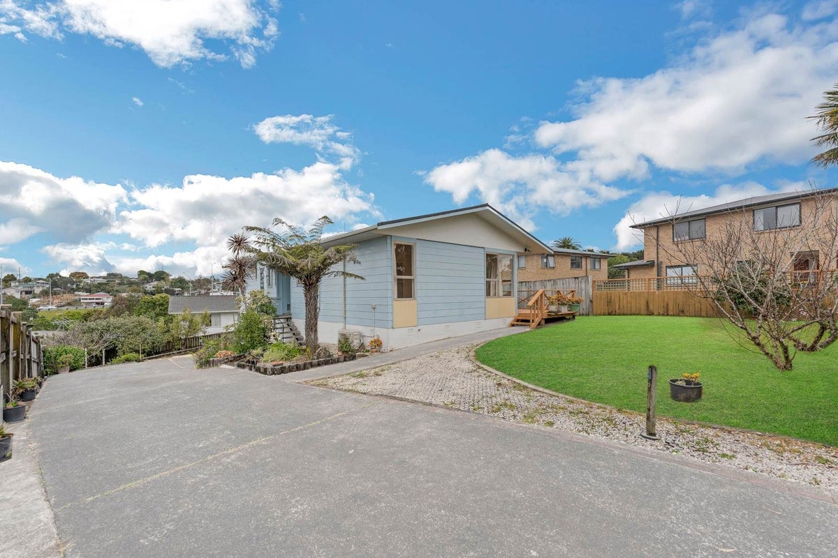 32 Cockayne Crescent, Sunnynook, North Shore City, Auckland - Carousel 1