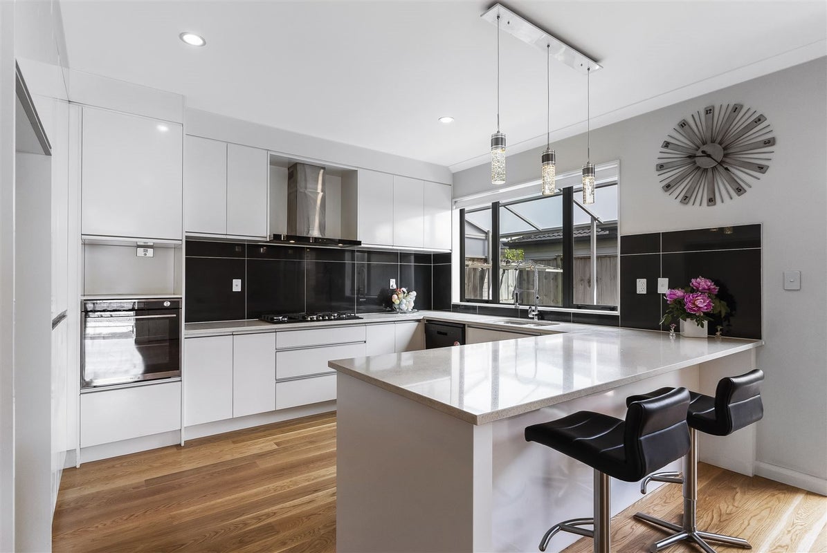 11 Sunglade Grove, Flat Bush, Auckland - Carousel 2