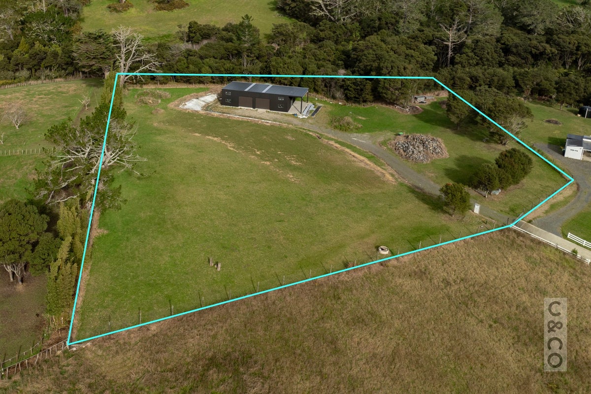 22 Houkura Place, Taupaki, Henderson - Carousel 2