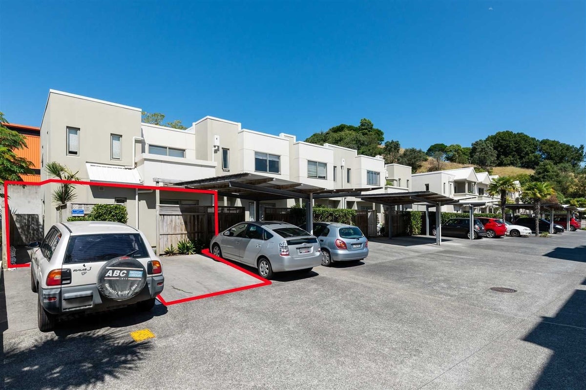 63A/21 Hunters Park Drive, Three Kings, Auckland - Carousel 1