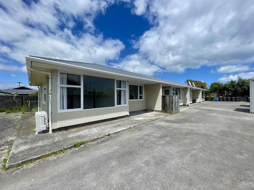 4 Simons Street, Moturoa, New Plymouth - Carousel 2