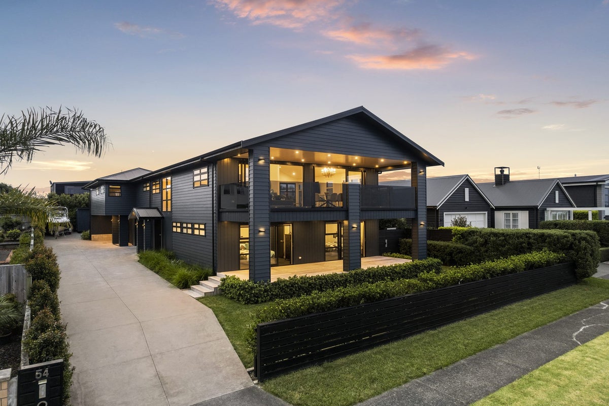 54 Weatherly Drive, Beachlands, Auckland - Carousel 1