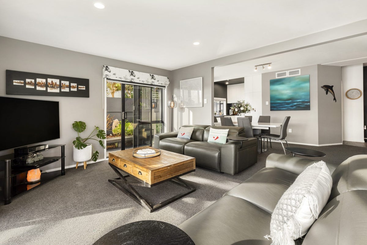 115A Akaroa Drive, Maupuia, Wellington - Carousel 2